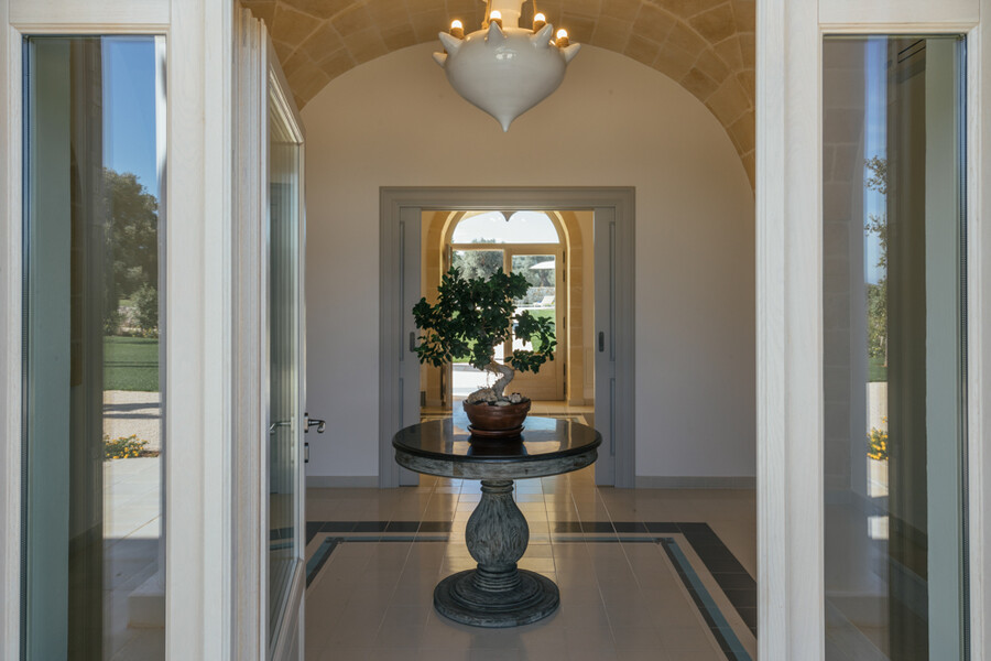 Eleganter Eingang in der Villa Bellavista in Apulien bei Ostuni