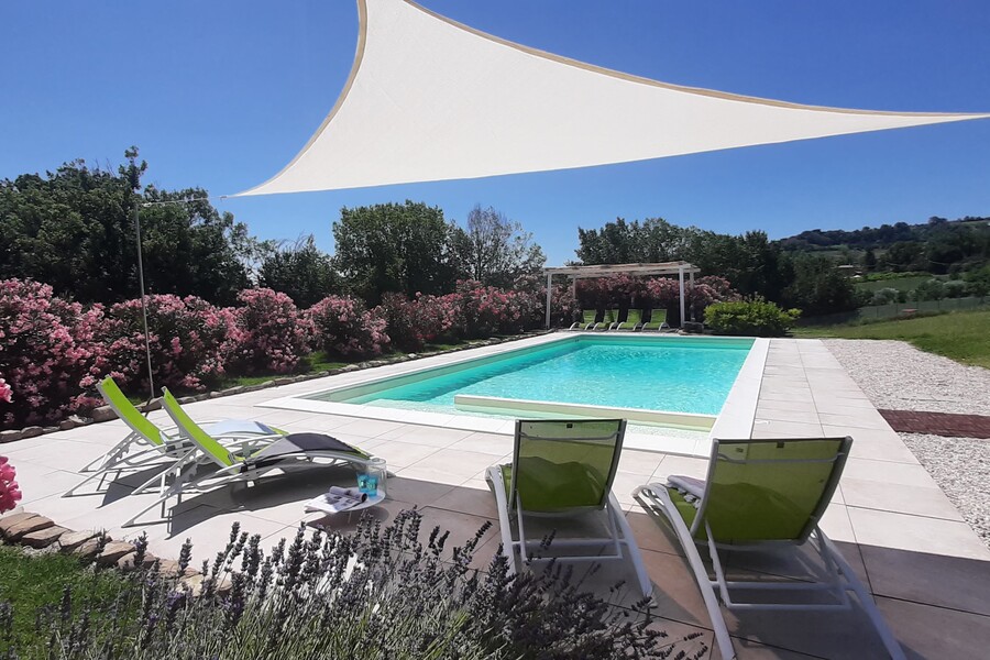 Private pool in the holiday villa Casa delle Marche