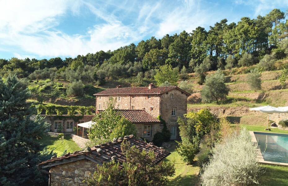 Naturstein-Ferienhaus Chiodo in der Toskana mit Pool in den Hügeln bei Lucca