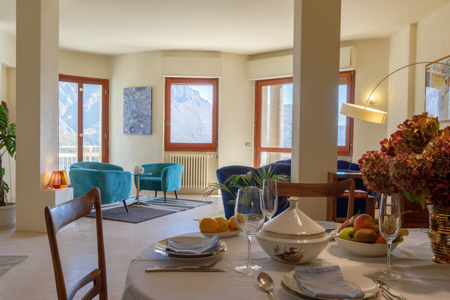 Villa Ponti Bellavista salone 2 from set table to mountain view