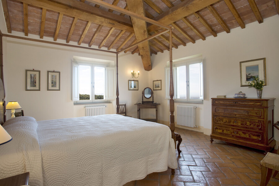 Ruhe und Erholung im eigenen Himmelbett in der Villa La Lepraia in der Toskana
