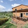 Terrasse mit Pergola und Tisch zum Essen im Ferienhaus in Toskana Damiano