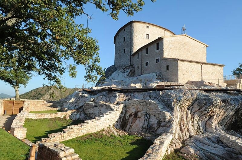 Cagli Urbino-Area Adriatic-Coast-&-The-Marches Castello di Naro gallery 004 1516438545