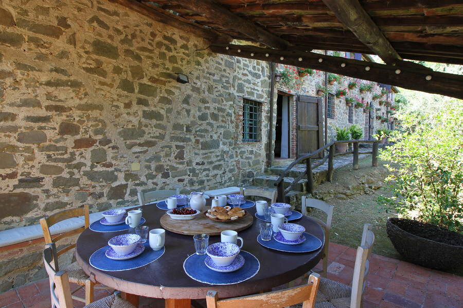 Überdachte Terrasse im Ferienhaus Macennere bei Lucca in der Toskana