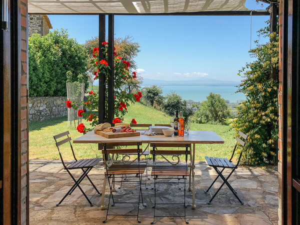 Ferienhaus in Umbrien mit Terrasse und Blick auf den Trasimeno See