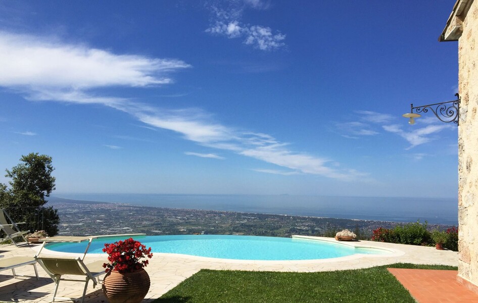 Blick aufs Meer vom Pool des Ferienhauses La Gigia in der Toskana
