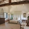Elegantes Schalfzimmer im Luxus Ferienhaus Le Porciglia bei Siena