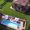 Villa in Umbria with private tennis court and pool