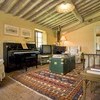 Wohnzimmer mit Charme und Klavier im Ferienhaus bei Lucca Bottino
