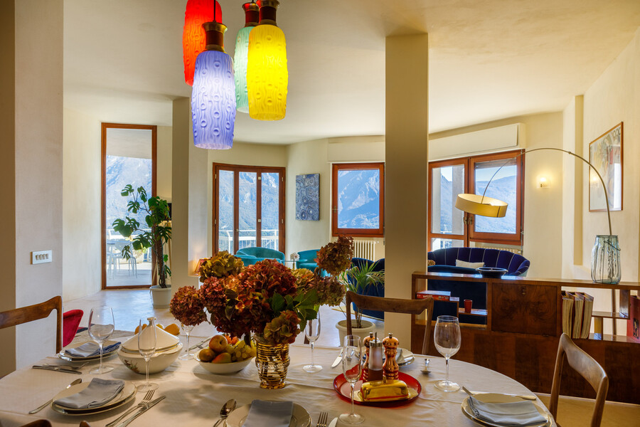 Villa Ponti Bellavista set table with google lights to view