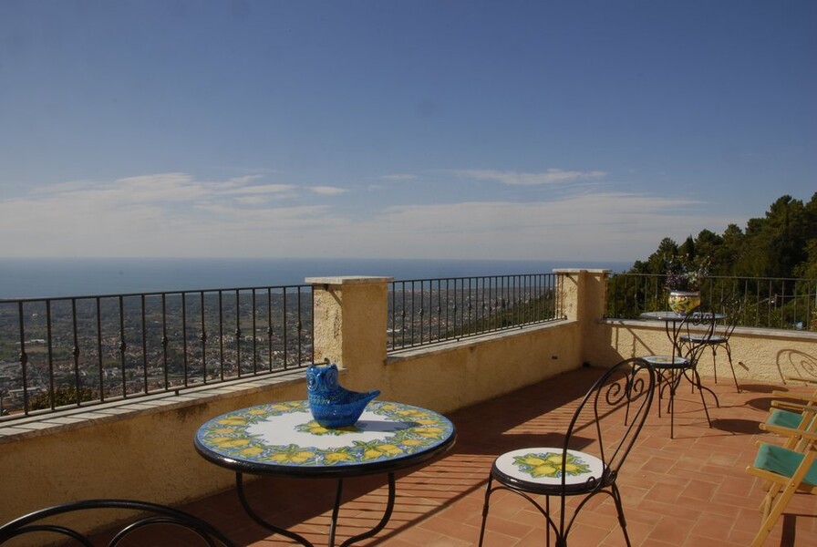 Terasse mit Blick auf das Meer vom Ferienhaus La Gigia bei Camaiore