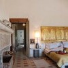 Elegantes Schlafzimmer in der Luxusvilla bei Siena Le Porciglia