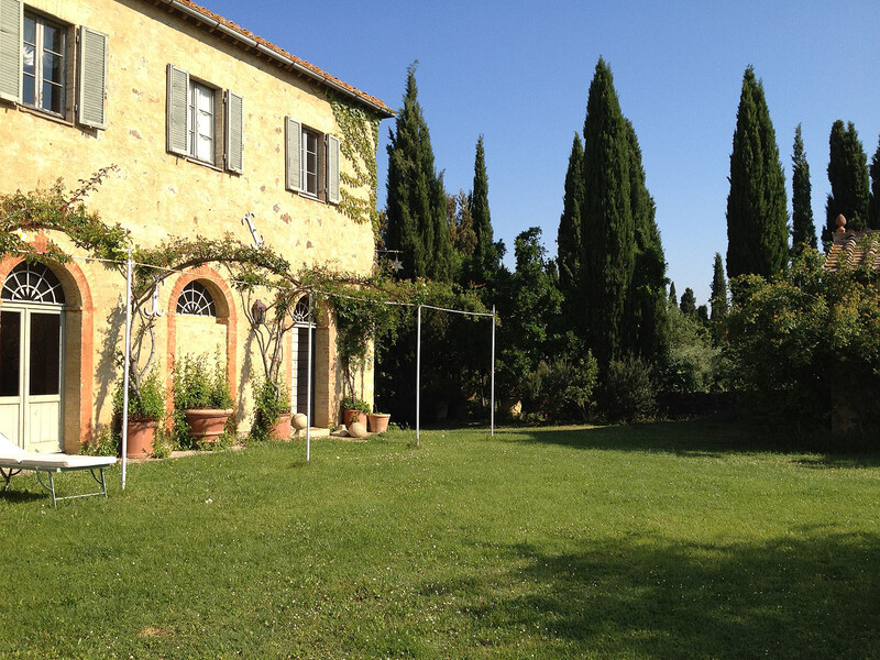 Ein gepflegter Park rund um die Villa Fontanelle sorgt für erholsame Momente