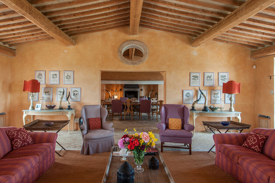 Grosses, elegantes Wohnzimmer in Lavacchio in der Toskana