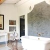 Steinbadewanne im Luxus Ferienhaus Le Porciglia in der Toskana