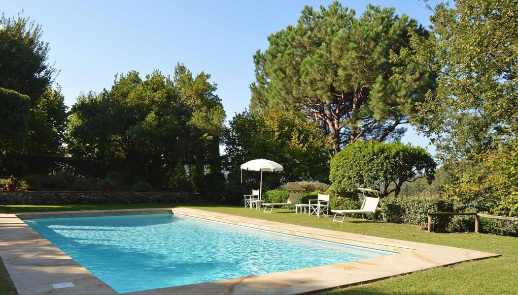 Der Pool des Ferienhauses Compignano Barn in Massarosa