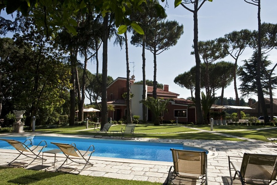 Villa Nocetta Roma Outdoors1
