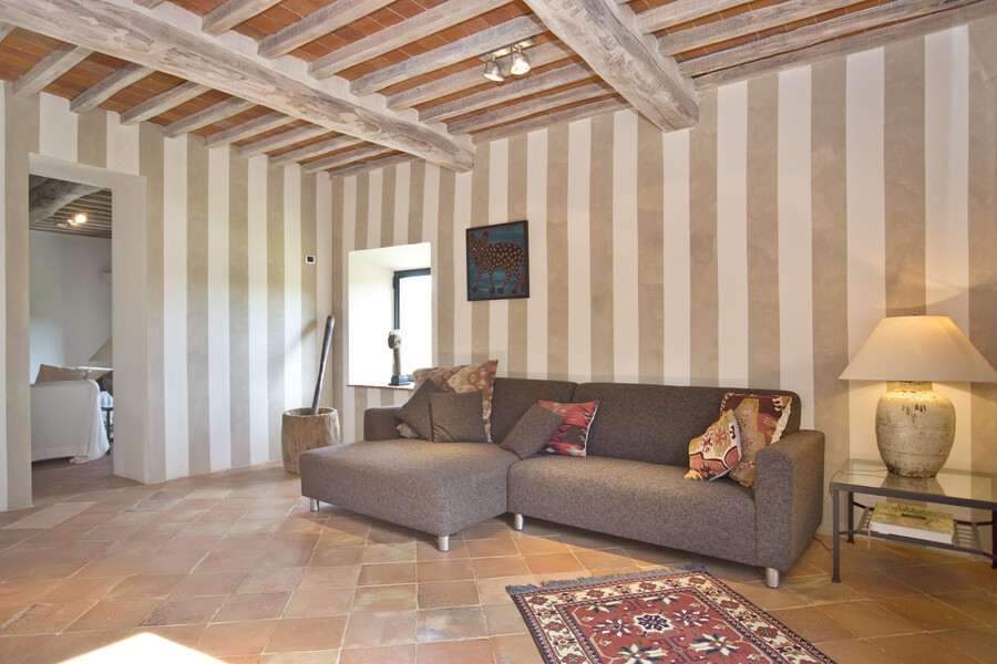Alte Holzbalkendecken prägen die Innenarchitektur der Villa La Maccinaia