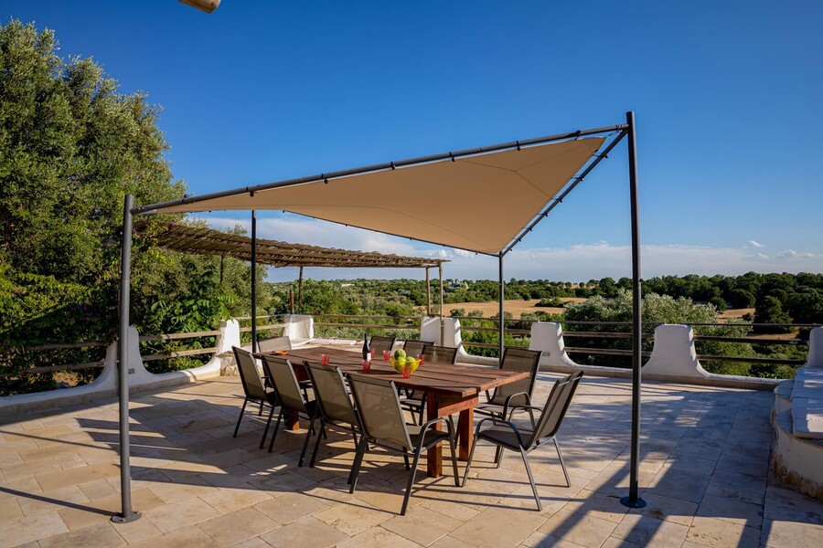 Trulli-of-stars-outdoor-al-fresco-table-on-the-terrace