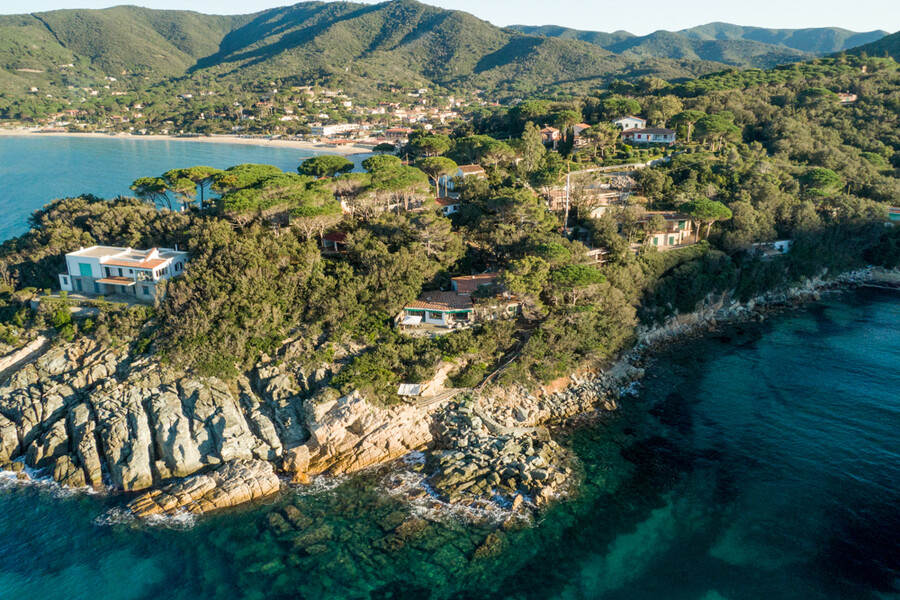 Die Villa Procchio auf der Insel Elba auf einem Fels gebaut