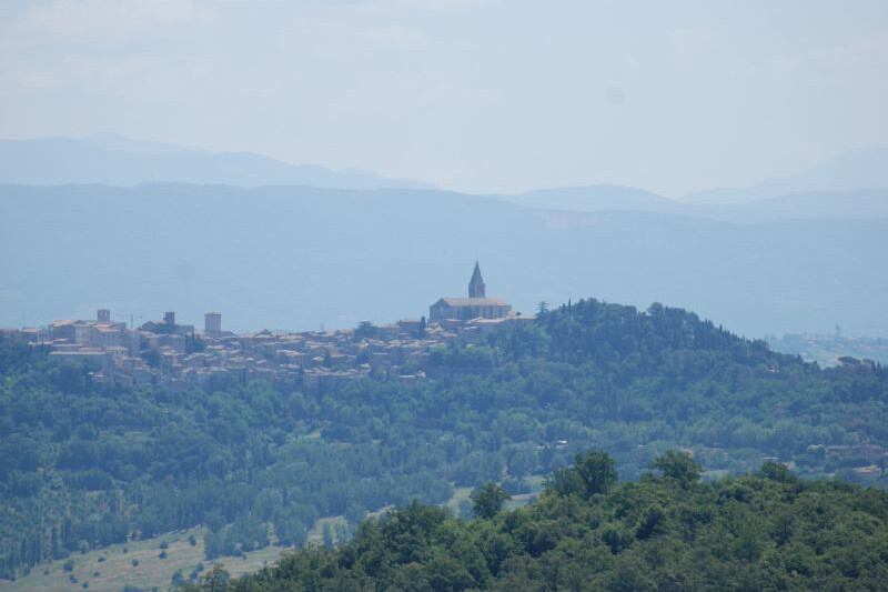 Todi Umbrisches-Land Umbrien Casale Rose Garden gallery 001