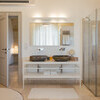 Elegantes Badezimmer mit Marmor in der Ferienvilla Bellavista in Apulien