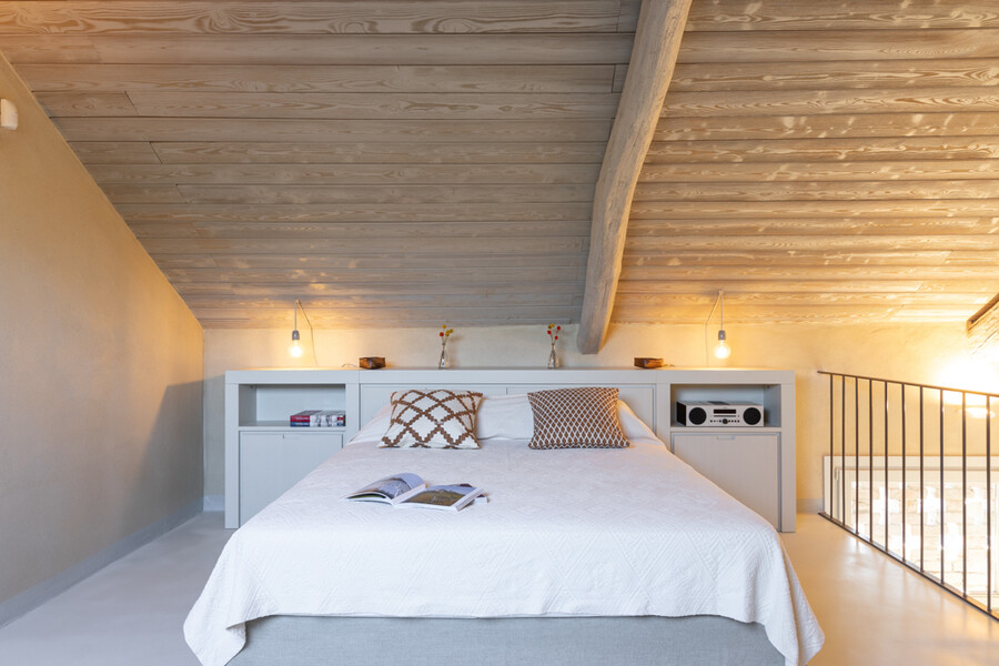 Modernes Schlafzimmer in der Villa im Piemont Casa Moscata