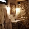 Modernes Bad im Steinhaus im Piemont