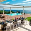 Pool zur Alleinnutzung mit Esstisch in der Villa del Mito auf Sizilien