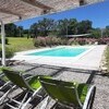 Privater Pool mit Sonnenliegen im Ferienhaus in den Marken Casa delle Marche