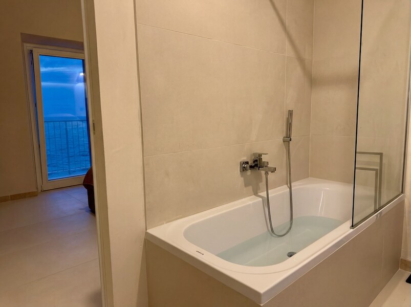 ROC VILLA CASTIGLIONCELLO CAMERA SUD BAGNO CON VASCA.