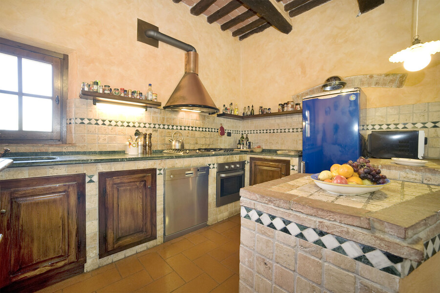 Küche im Ferienhaus in der Toskana Le Rondini bei Pisa