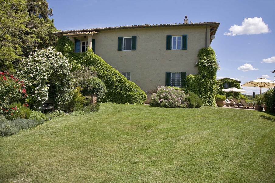 Villa Centolivi bei Pisa in der Toskana mit Rasen