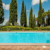 Privater Pool mit Zypressen bei Montalcino in der Villa Fontanelle