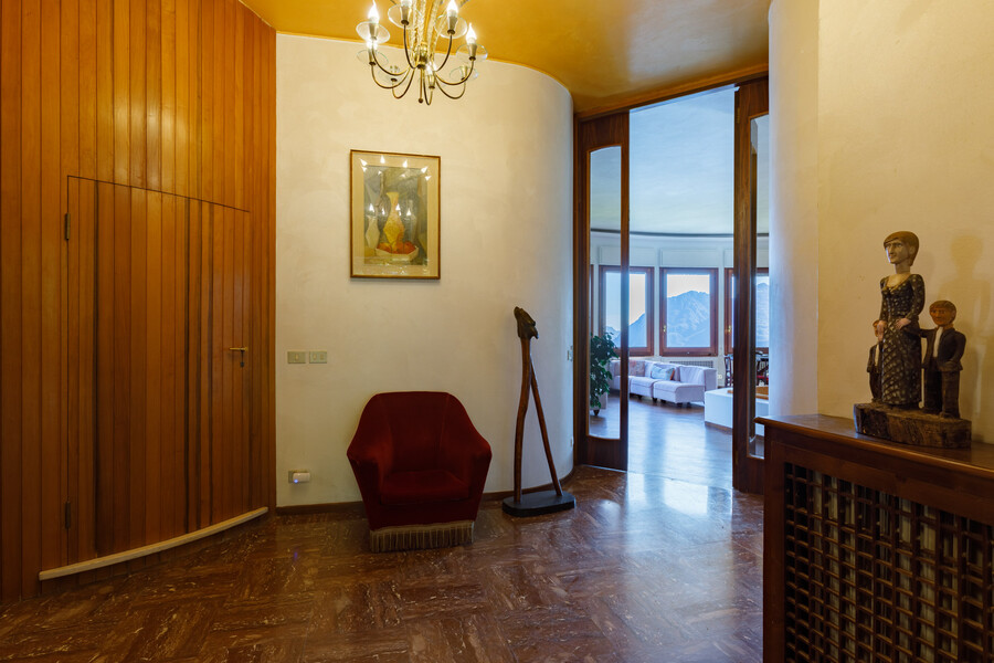 Villa Ponti Bellavista Entry to lounge windows mountains
