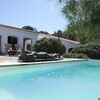 Privater Pool mit Skulptur im Ferienhaus Casa dei Lentischi auf Sardinien