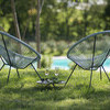 2 moderne Gartenstühle mit Blick auf den privaten Pool Casa delle Marche