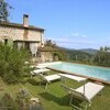 Ferienhaus Casa Fiora bei Lucca mit privatem Pool und Sonnenliegen im Garten