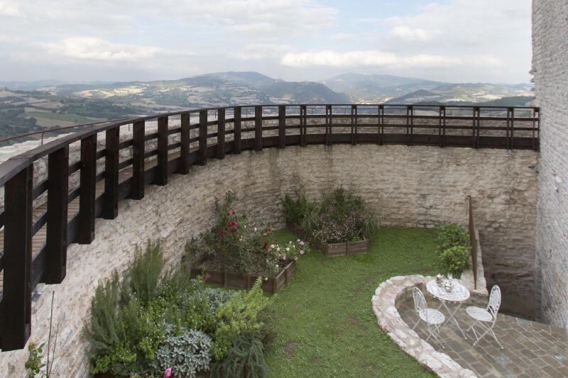 Cagli Urbino-Area Adriatic-Coast-&-The-Marches Castello di Naro gallery 006 1516438545