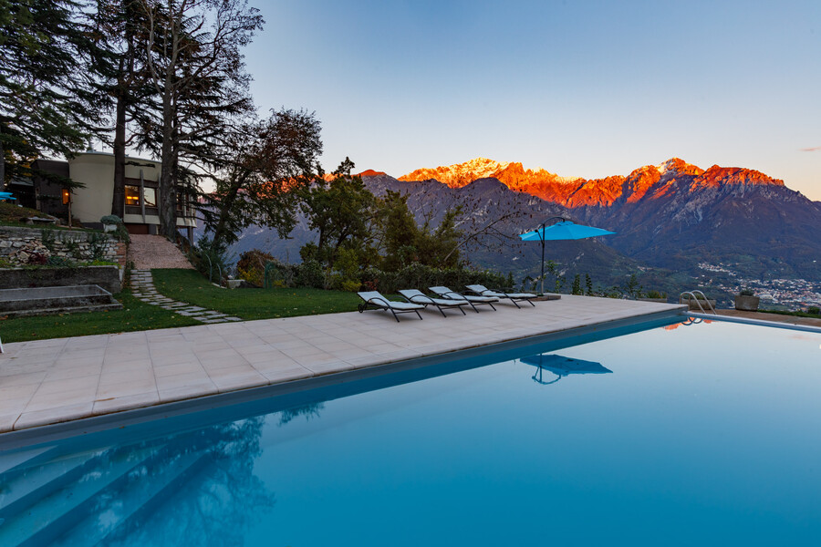 Villa Ponti Bellavista  Pool with flaming mountains